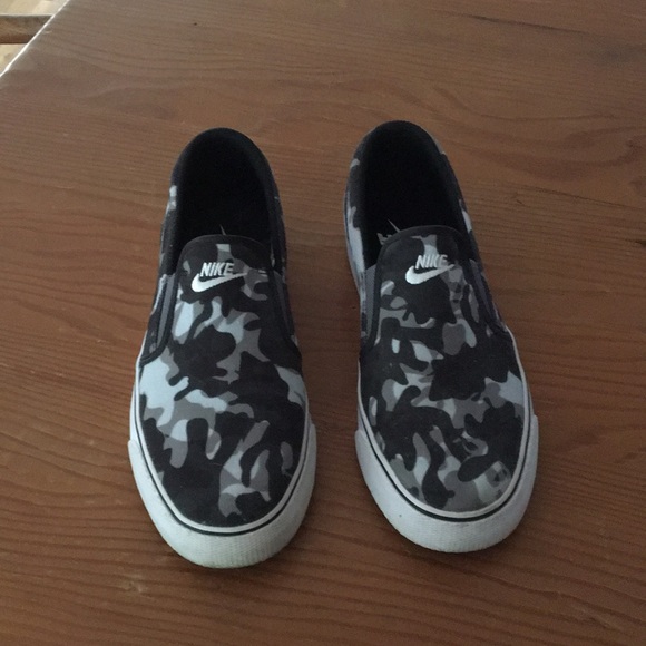 nike camo slip ons